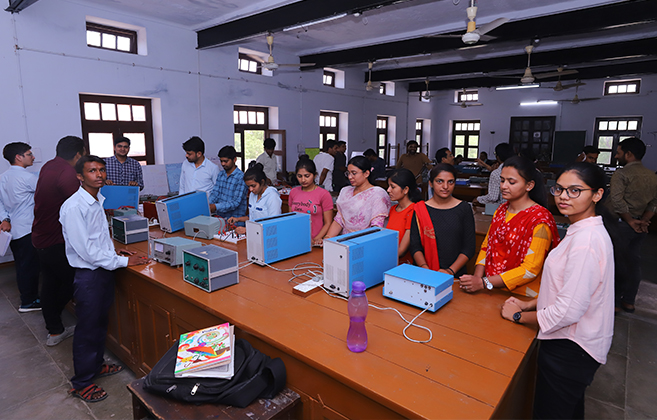 Dayanand College Ajmer | Physics Lab